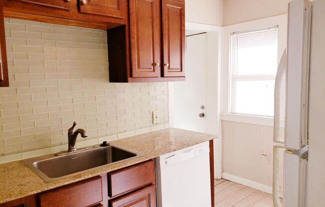 1 bed, 1 bath, 842 sqft, $1,495, Unit 6038 Victor St