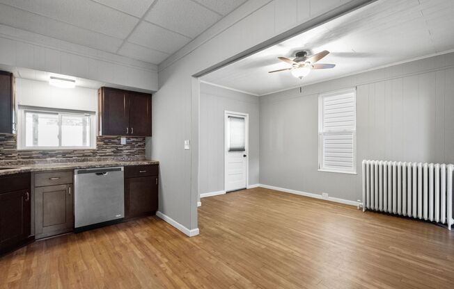 2 beds, 1 bath, $1,049