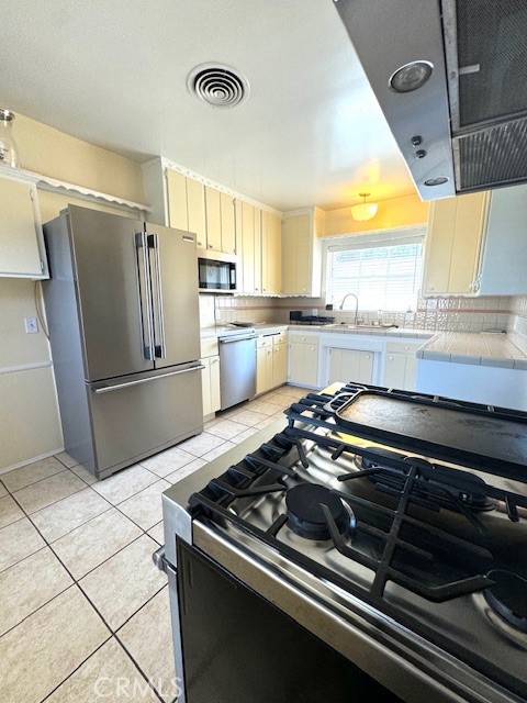 3 beds, 2 baths, 1,650 sqft, $4,360