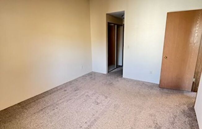 2 beds, 2 baths, 976 sqft, $1,350, Unit 11
