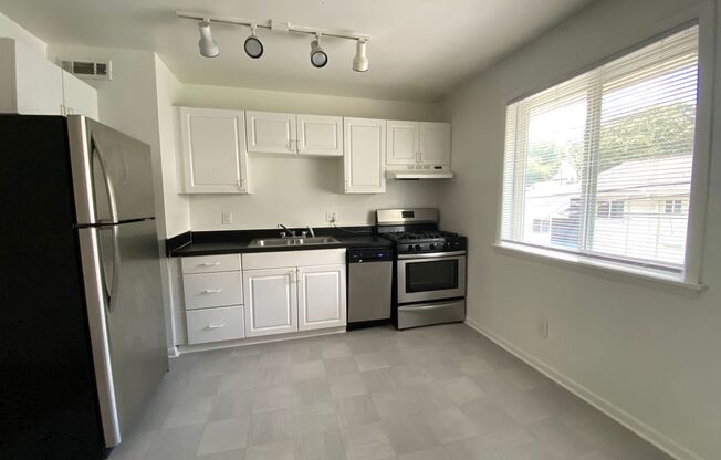 2 beds, 1 bath, 850 sqft, $1,570, Unit 475-B06