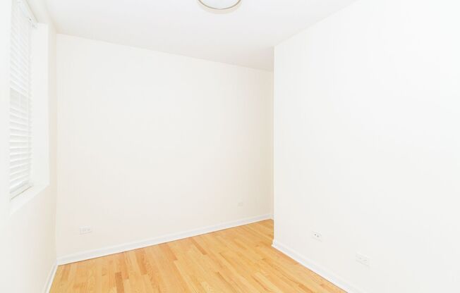 2 beds, 1 bath, 600 sqft, $2,100, Unit 2520-A4