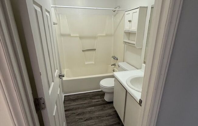 2 beds, 1 bath, 940 sqft, $1,100, Unit 113B