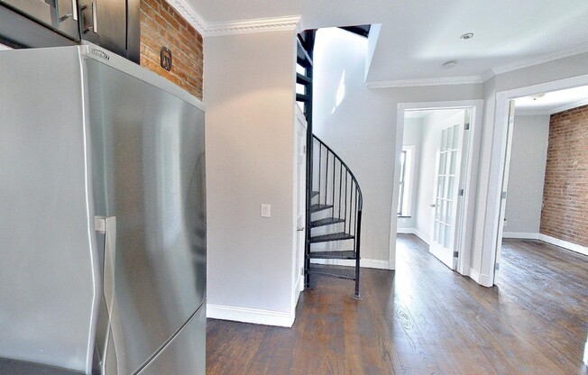 3 beds, 1 bath, $3,595, Unit 27