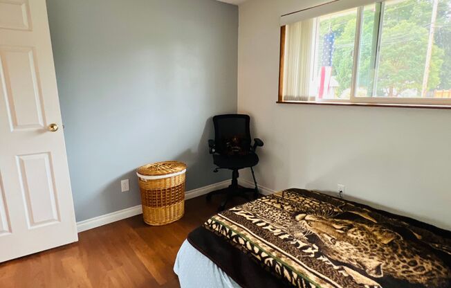 3 beds, 1 bath, $2,500