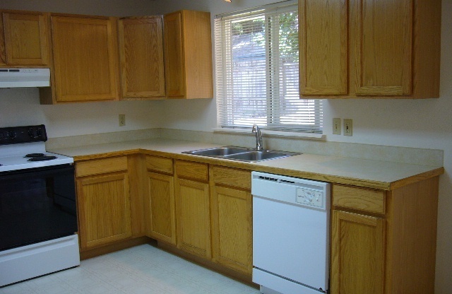 3 beds, 2 baths, $2,795