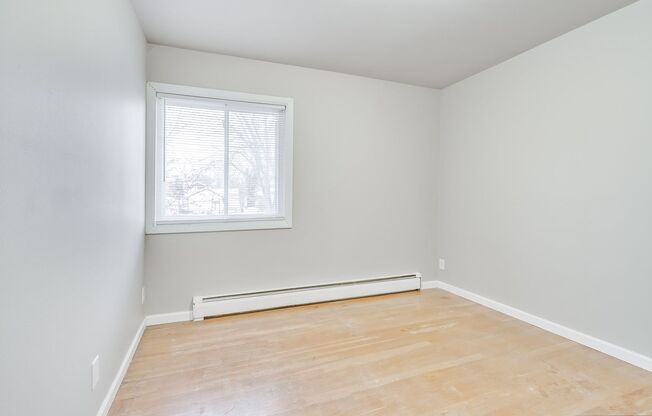2 beds, 1 bath, 725 sqft, $999, Unit 1645-10