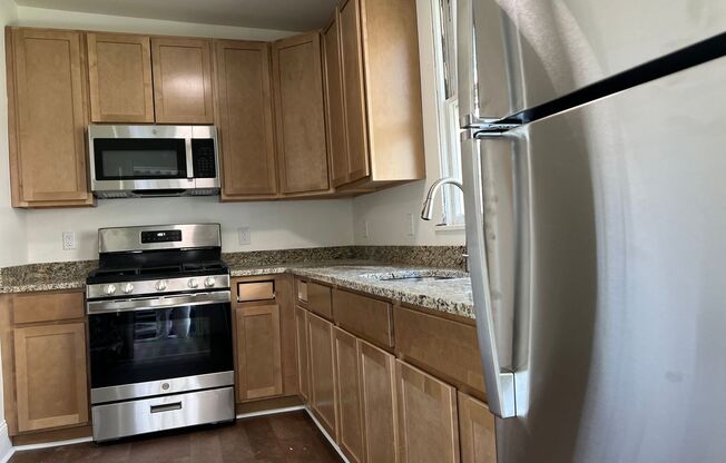 2 beds, 1 bath, $1,595, Unit 529 Linden St #1