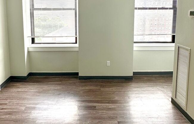 1 bed, 1 bath, 390 sqft, $1,640, Unit 0907