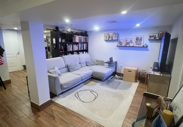 370 E 32 ST