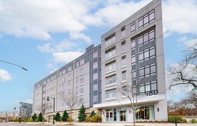 1 bed, 1 bath, 784 sqft, $3,050, Unit 321