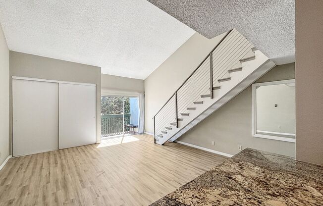 Spacious 1BD/1BA Condo in the Bay Ho Community W/ Community Pool & Laundry!