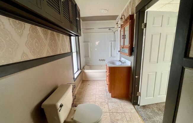 2 beds, 1 bath, $1,000