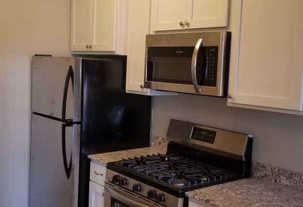 1 bed, 1 bath, 600 sqft, $1,079, Unit 115