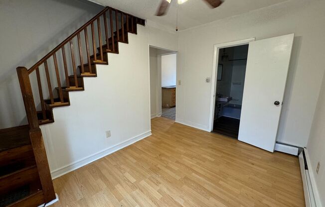 2 beds, 1 bath, $1,700, Unit 3