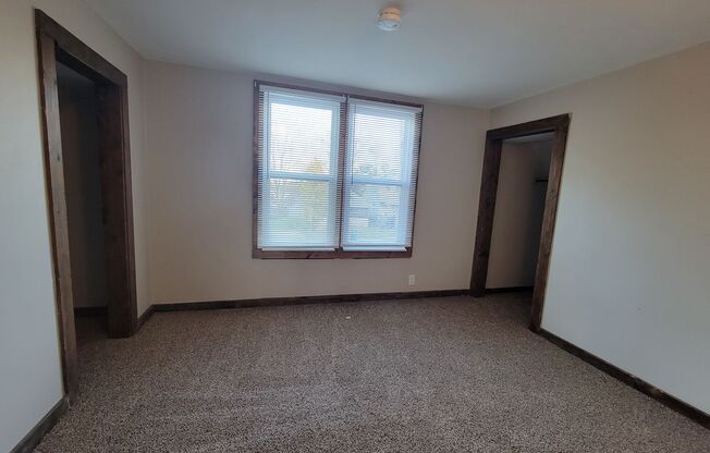 3 beds, 1 bath, $1,325