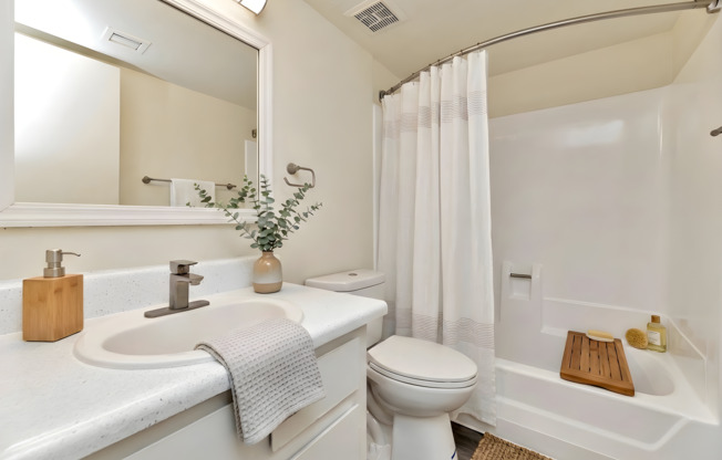 2 beds, 2 baths, 1,043 sqft, $1,399, Unit P142