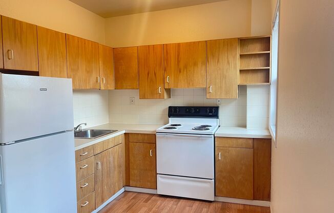 Studio, 1 bath, 400 sqft, $1,195, Unit B05