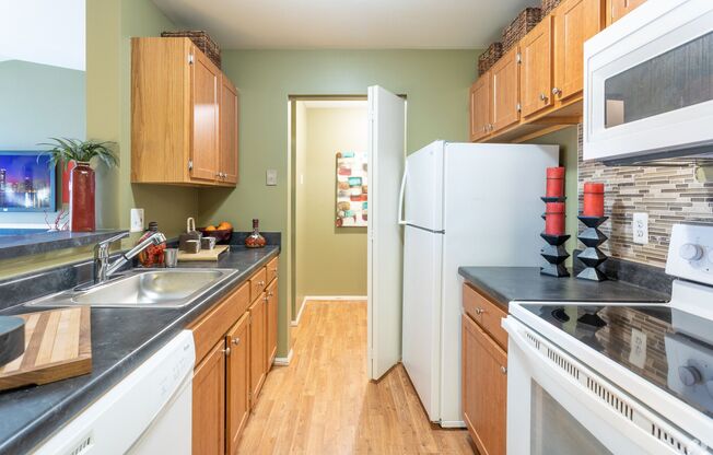 2 BR, 2 BA - 1050 SF