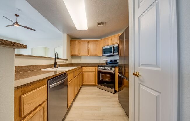2 beds, 1 bath, $1,750, Unit # 2093