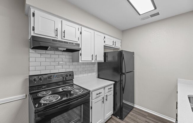 2 beds, 1 bath, $1,275, Unit 132