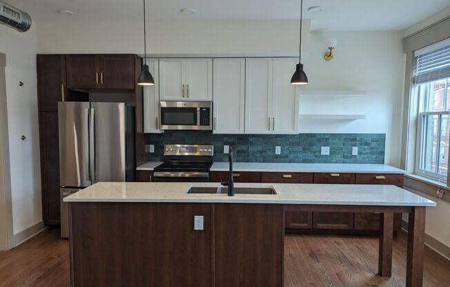 1 bed, 1.5 baths, 1,131 sqft, $1,655, Unit 1705 - 301