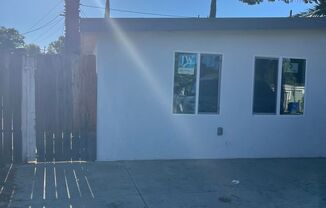 Cute 1 Bedroom Unit in Nice Neighborhood!