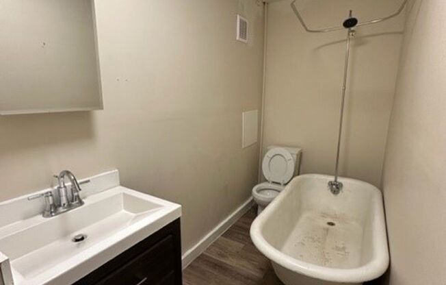 2 beds, 1 bath, $1,700, Unit 303