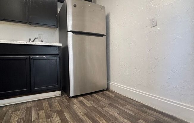 Newly Remodeled 1 bedroom duplex available now!