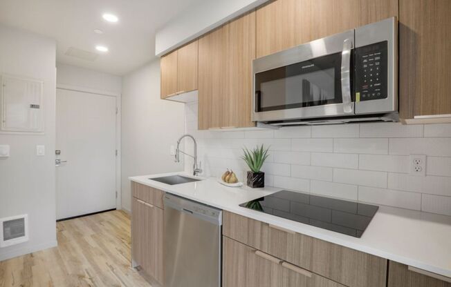 Studio, 1 bath, 288 sqft, $1,150, Unit 409