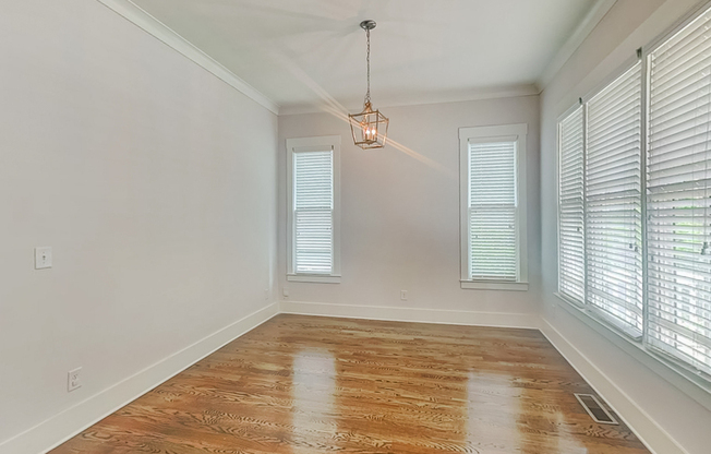 1322 ENGLISH ST NW