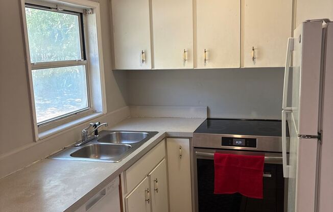 Charming 2 Bedroom Home on a Spacious Corner Lot — Orlando, FL