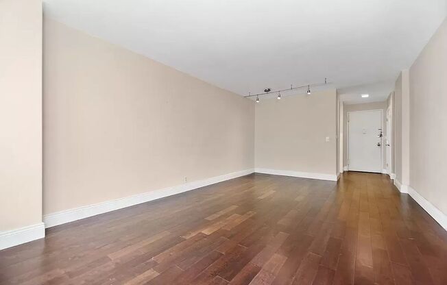 1 bed, 1.5 baths, $2,000, Unit APARTMENT 4N