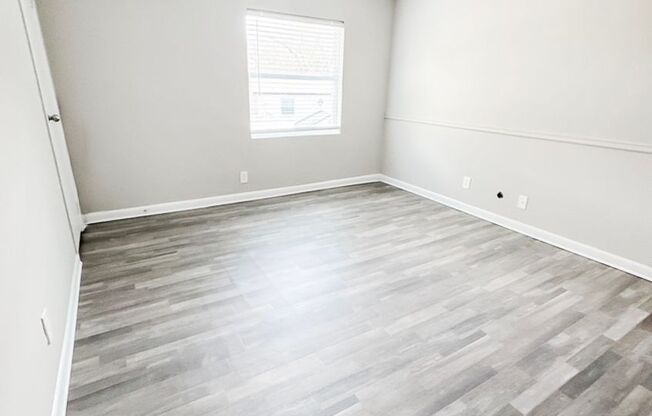 2 beds, 1 bath, 850 sqft, $1,300, Unit 26-A4