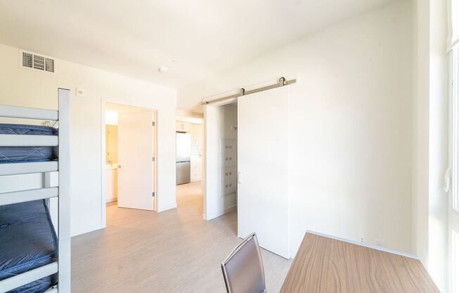 2 beds, 2 baths, 951 sqft, $4,195