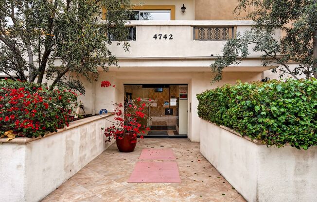4742 Sepulveda Blvd