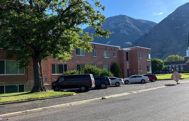 2 beds, 1 bath, $1,095, Unit 21