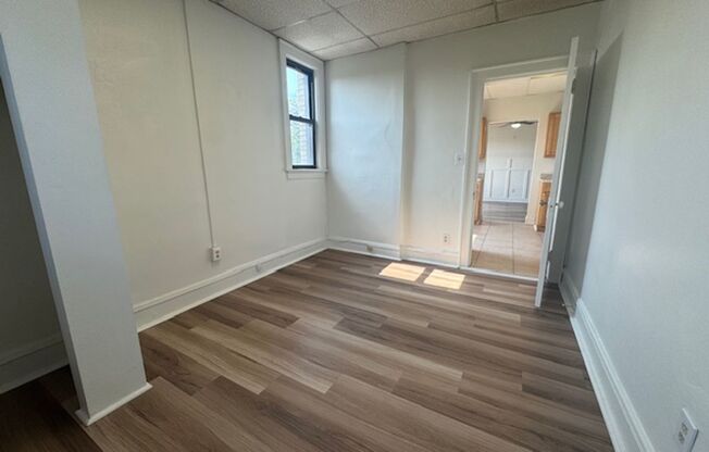 2 beds, 1 bath, 820 sqft, $1,429, Unit 7239 Penn Ave. #3B