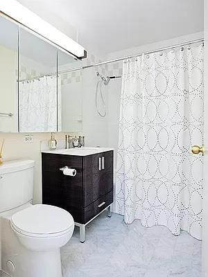 2 beds, 2 baths, $6,490, Unit 2606