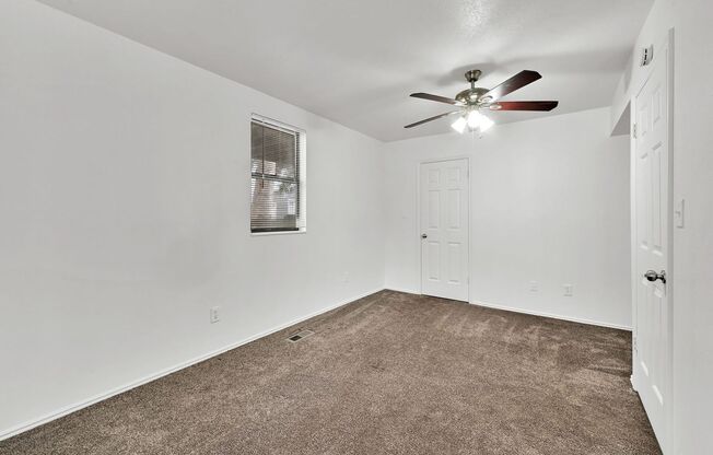 2 beds, 1 bath, 900 sqft, $1,200, Unit P-2