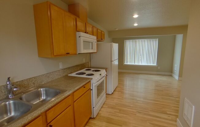 3 beds, 2.5 baths, $2,250, Unit 2