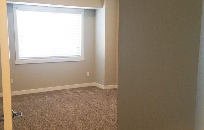 3 beds, 2.5 baths, $2,250, Unit 307