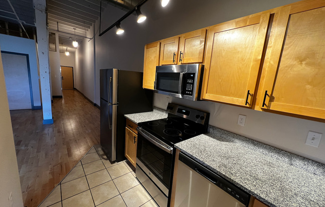 1 bed, 1 bath, 715 sqft, $1,275, Unit 246