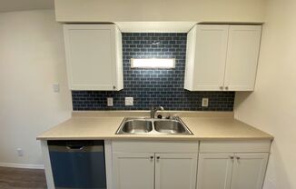 2 beds, 1 bath, 825 sqft, $1,200, Unit Unit 3