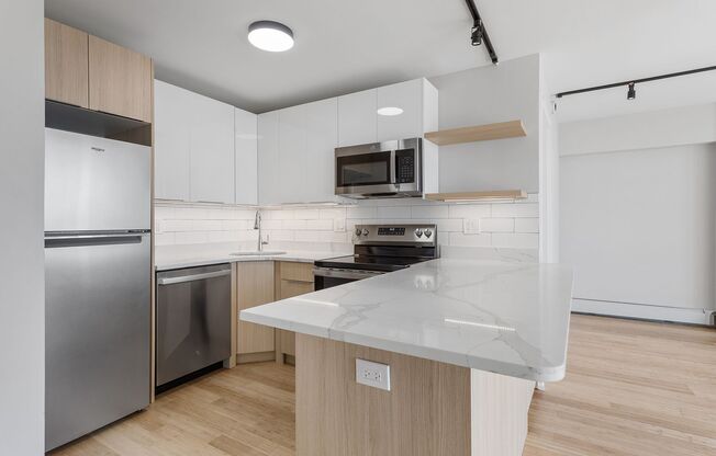 3 beds, 1.5 baths, 1,001 sqft, $3,400, Unit 22H