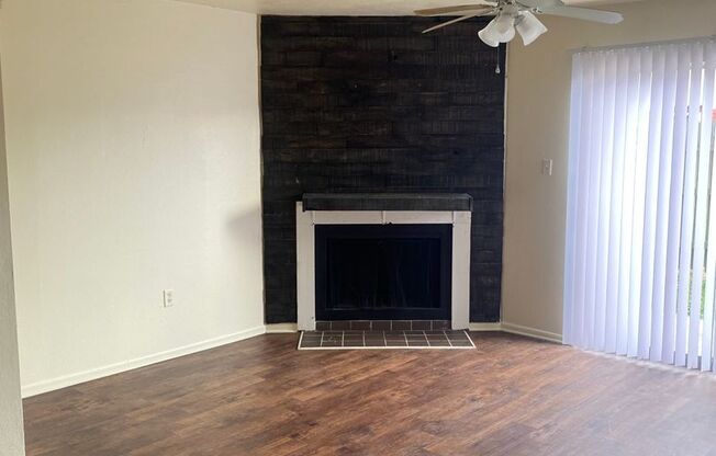 2 beds, 1.5 baths, 1,075 sqft, $1,095, Unit 1907-B