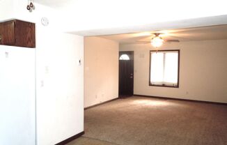 2 beds, 1.5 baths, $1,000, Unit 1815 Parkview