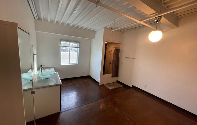 1 bed, 2 baths, $1,750, Unit 409