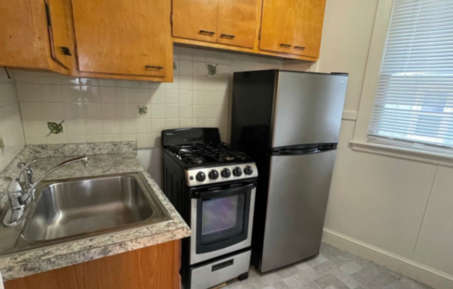 Studio, 1 bath, 500 sqft, $1,800, Unit 90 Win #04