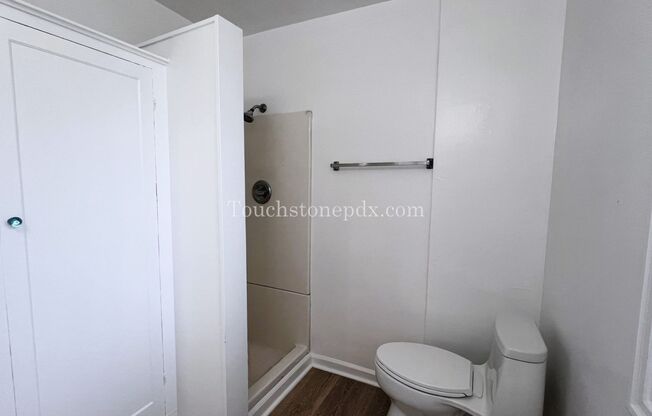 Studio, 1 bath, $995, Unit #4